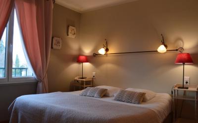 Chambre Double Supu00e9rieure - Vue sur Riviu00e8re Chambre Double Supu00e9rieure - Vue sur Riviu00e8re