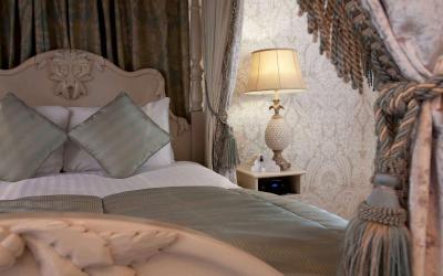 Four Poster Suite 