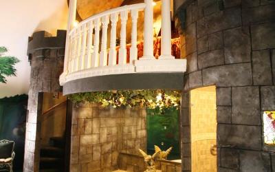 Queen Room - Romeo and Juliet I Theme