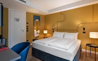 Camera Matrimoniale con Vista Giardino