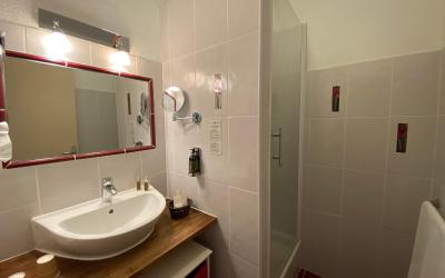 Chambre Lit King-Size avec Terrasseu00a0-u00a0Vue sur Rocher