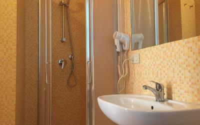 Camera Singola con Bagno Privato Interno 