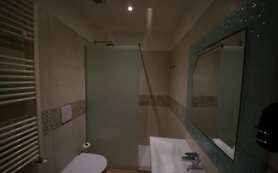 Camera Matrimoniale Deluxe con Doccia