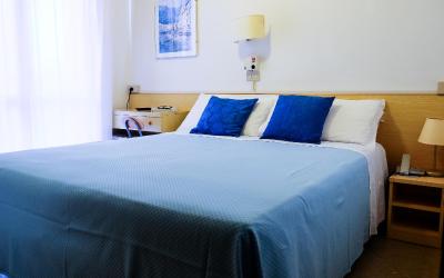 Piccola Camera Matrimoniale/Doppia con Letti Singoli