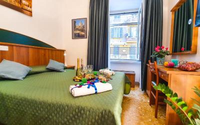 Camera Tripla Superior