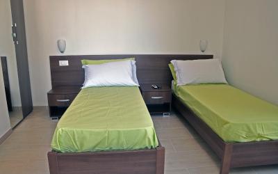 Camera Doppia con Letti Singoli con Doccia