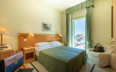Camera Matrimoniale con Balcone e Vista Mare