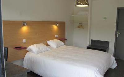 Chambre Double - Accessible aux Personnes u00e0 Mobilitu00e9 Ru00e9duite Chambre Double - Accessible aux Personnes u00e0 Mobilitu00e9 Ru00e9duite