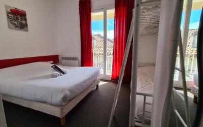 Chambre Quadruple (2 Adultes + 2 Enfants) Chambre Quadruple (2 Adultes + 2 Enfants)