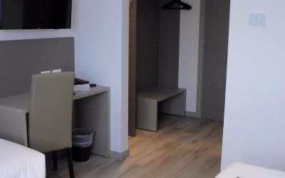 Camera Tripla Superior