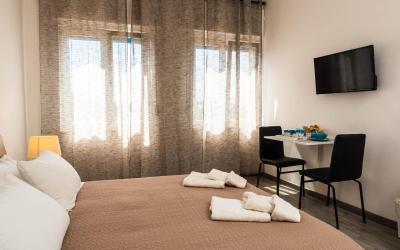 Camera Matrimoniale con Bagno in Comune 