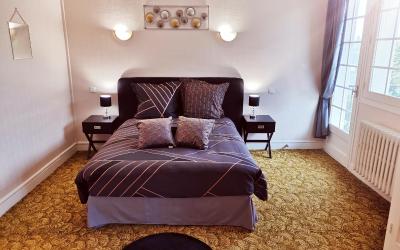 Chambre Familiale avec Salle de Bains Privative Chambre Familiale avec Salle de Bains Privative
