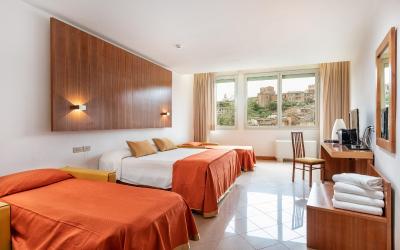 Camera Quadrupla Superior con Vista Cittu00e0