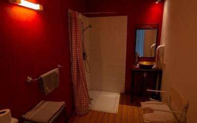 Chambre Double - Accessible aux Personnes u00e0 Mobilitu00e9 Ru00e9duite  Chambre Double - Accessible aux Personnes u00e0 Mobilitu00e9 Ru00e9duite