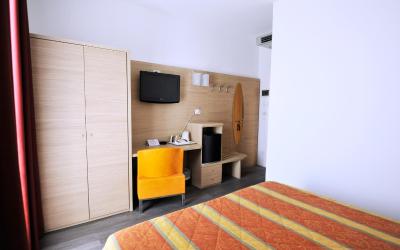 Camera Matrimoniale con Balcone e Vista Mare