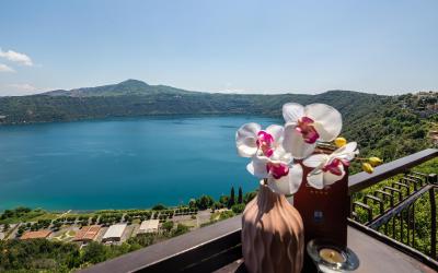 Camera Matrimoniale Classic con Balcone e Vista Lago