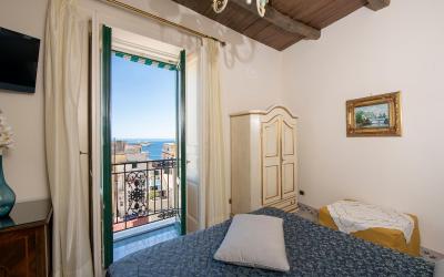 Camera Matrimoniale Deluxe con Balcone e Vista Mare