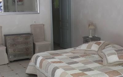 Chambre Lit King-Size - Vue sur Piscine  Chambre Lit King-Size - Vue sur Piscine