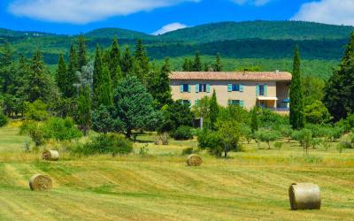 Chambre Deluxe (2 Adultes + 1 Enfant) Chambre Deluxe (2 Adultes + 1 Enfant)