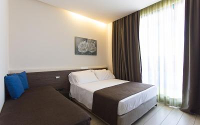 Camera Tripla Superior con Balcone