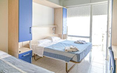 Camera Tripla Standard