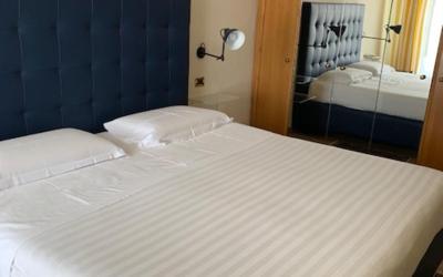 Camera Matrimoniale Superior con Vista Mare Parziale