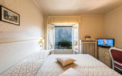 Camera Matrimoniale/Doppia con Letti Singoli con Vista Lago.