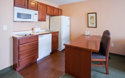 Deluxe Queen Suite
