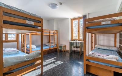 Lit dansu00a0Dortoir pour Hommes de 6 Lits Lit dansu00a0Dortoir pour Hommes de 6 Lits