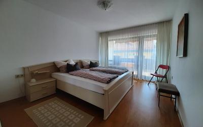 Apartment mit Balkon