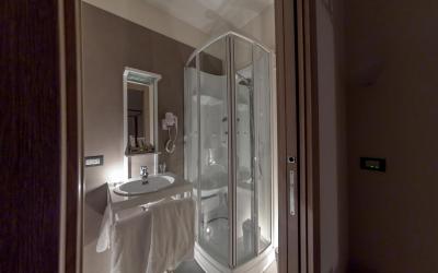 Camera Matrimoniale Deluxe con Doccia