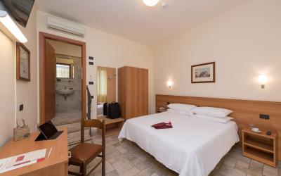 Camera Standard Matrimoniale/Doppia con Letti Singoli