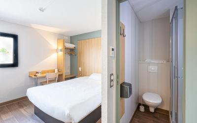 Chambre Double - Accessible aux Personnes u00e0 Mobilitu00e9 Ru00e9duite  Chambre Double - Accessible aux Personnes u00e0 Mobilitu00e9 Ru00e9duite