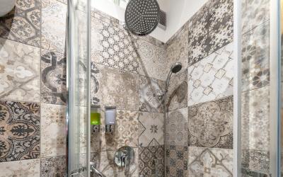 Camera Matrimoniale con Bagno in Comune 