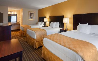 Triple Room with Three Double Beds - Non-Smoking