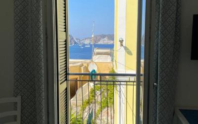 Camera Matrimoniale con Balcone e Vista Mare