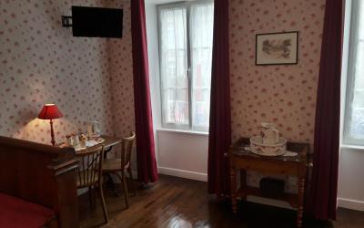 Chambre Deluxe (2 Adultes + 1 Enfant) Chambre Deluxe (2 Adultes + 1 Enfant)