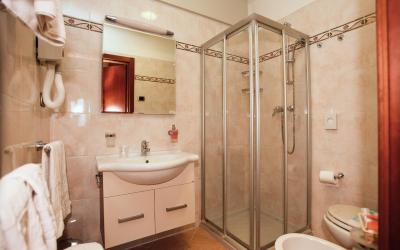 Camera Tripla Superior