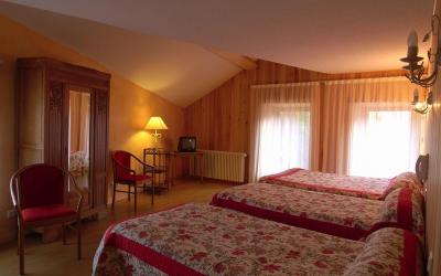 Chambre Triple - Accessible aux Personnes u00e0 Mobilitu00e9 Ru00e9duite Chambre Triple - Accessible aux Personnes u00e0 Mobilitu00e9 Ru00e9duite