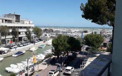 Camera Matrimoniale con Balcone e Vista Mare