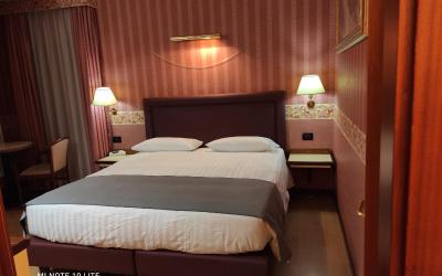 Camera Matrimoniale con Vista Montagna