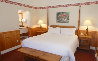 Dickens Deluxe Room with Parking