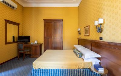 Camera Quadrupla Classic