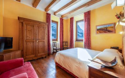 Camera Tripla Classic