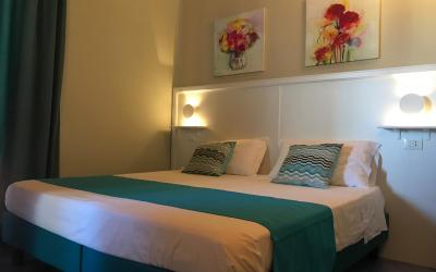 Camera Matrimoniale con Balcone e Vista Mare