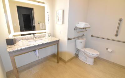 Queen Room with Two Queen Beds - Mobility Access Tub/Non-Smoking