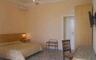 Camera Tripla con Vista Cittu00e0