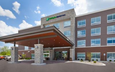 Holiday Inn Express and Suites Grand Rapids Airport- South By IHG