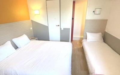 Chambre Triple (1 Lit Double et 1 Lit Simple)