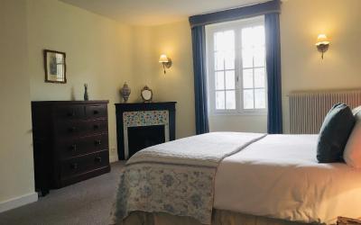 Suite Lit Queen-Size Deluxe Suite Lit Queen-Size Deluxe